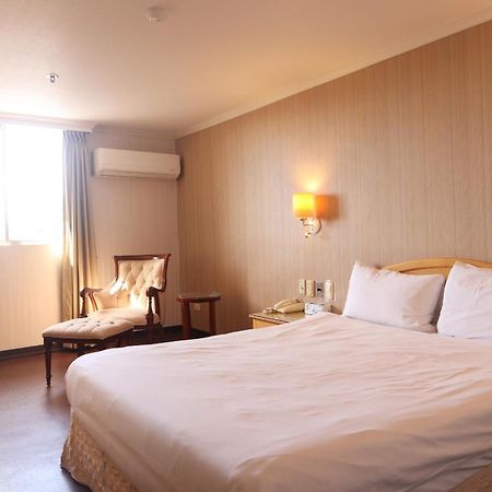 Hermes Hotel Hsinchu stad Exteriör bild