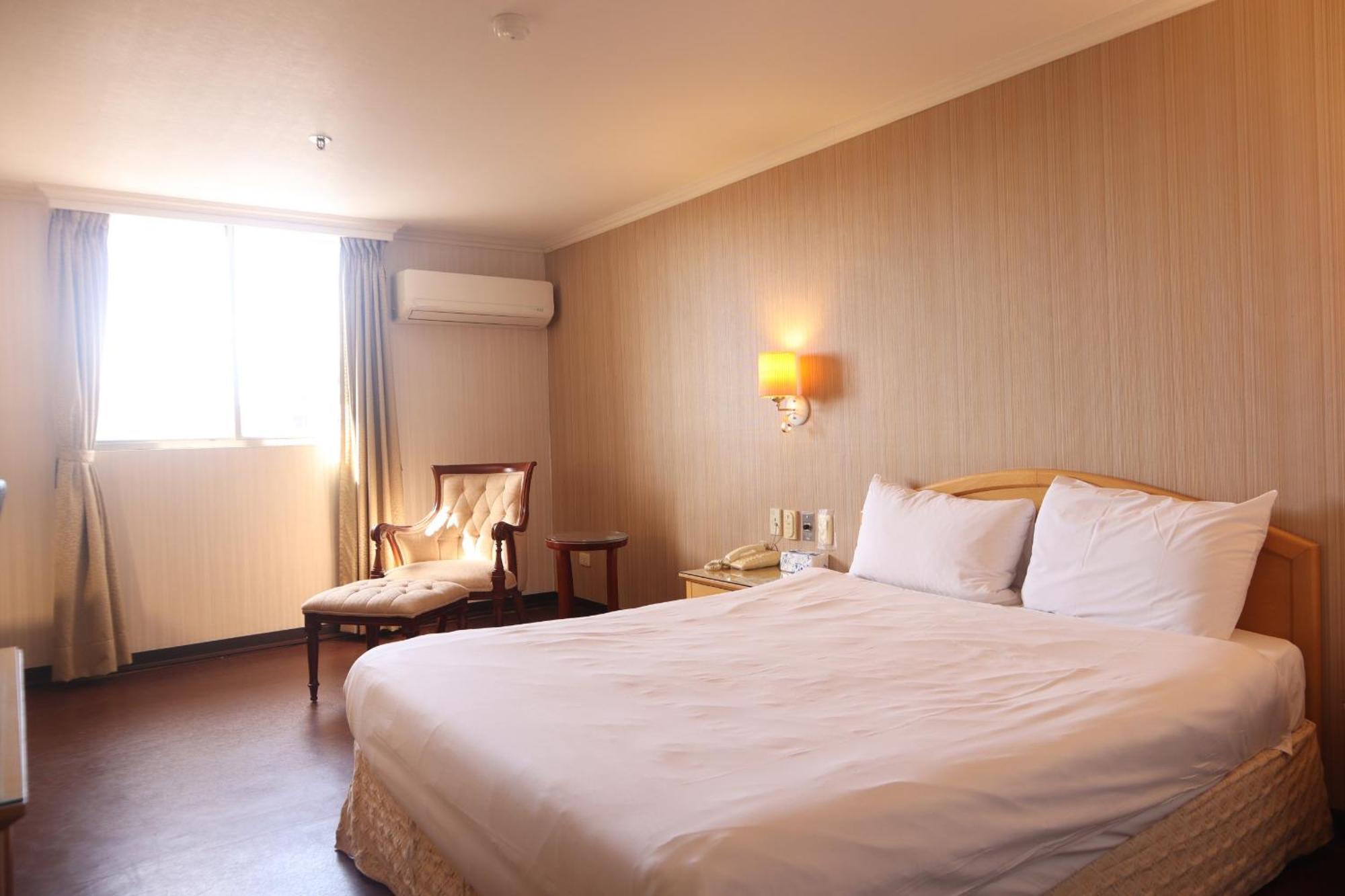 Hermes Hotel Hsinchu stad Exteriör bild