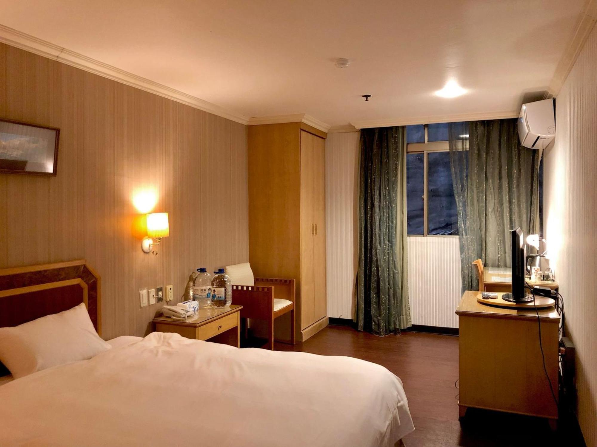 Hermes Hotel Hsinchu stad Exteriör bild